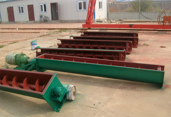 螺(luo)旋輸送機(ji)工作中